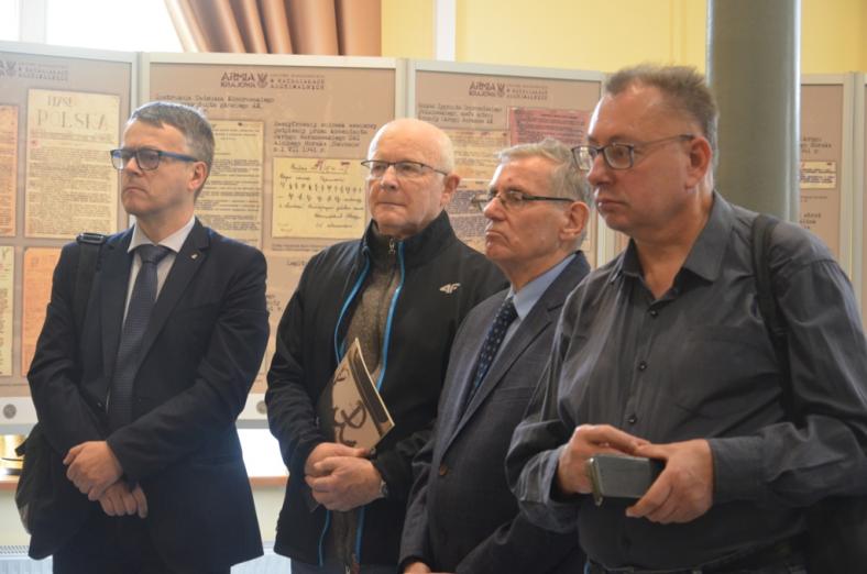 Klasa IIIa LO czci 80. rocznicę utworzenia Armii Krajowej