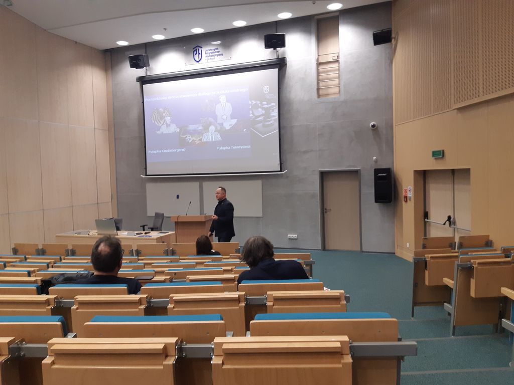 Wyjście oddziałów przygotowania wojskowego na wykład do UPH